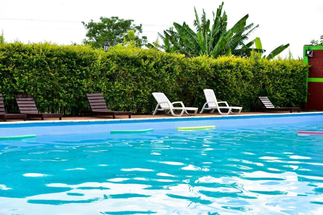 Palmas Park Hotel Y Restaurant Obligado Buitenkant foto